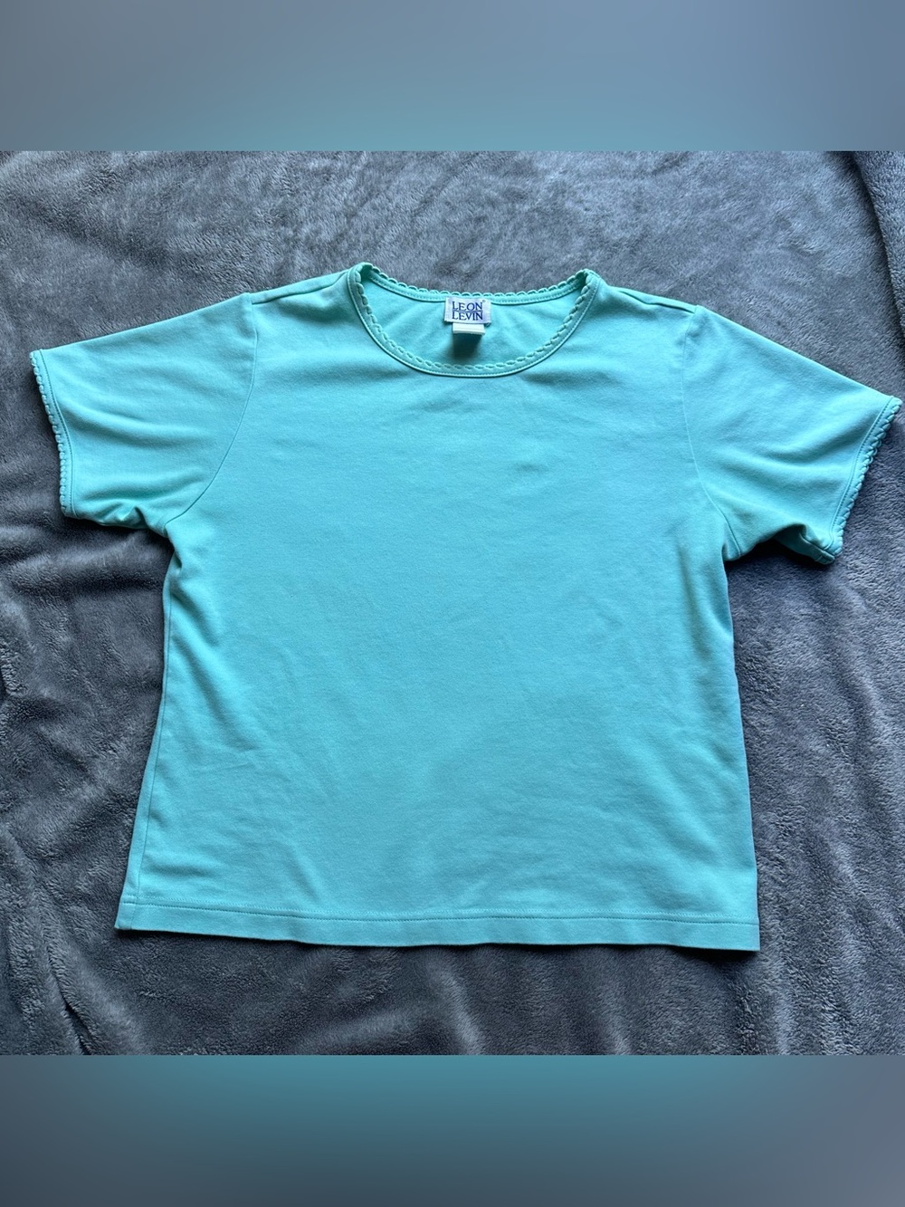 Vintage Leon Levin Women’s Aqua Blue Scalloped Crewneck Tee Shirt - Medium